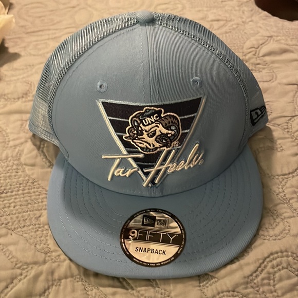UNC Tar Heels New Era Snapback Trucker Hat - Picture 2 of 6
